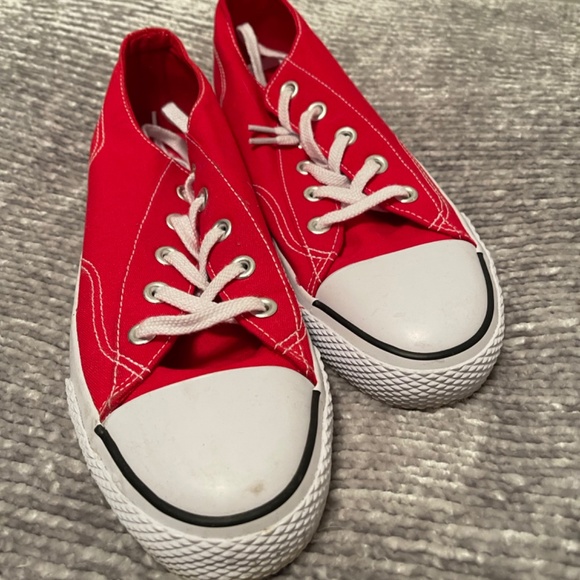 Red Converse Airwalk sneaker, size 10 - Picture 2 of 3